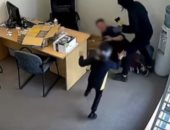 بالفيديو.. طفلة نيوزيلندية 6 سنوات تتصدى لمسلحين هاجموا متجر عائلتها  